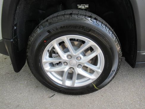 New 2026 Jeep Grand Cherokee Laredo RWD image 7