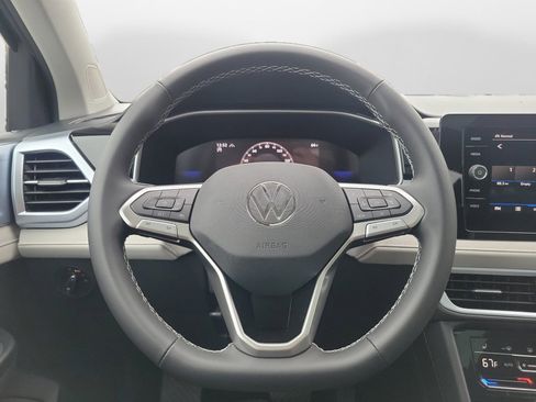 New 2026 Volkswagen Taos SE image 10