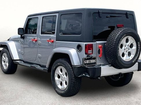 Used 2015 Jeep Wrangler Unlimited Sahara w/ Connectivity Group AWD/4WD image 14