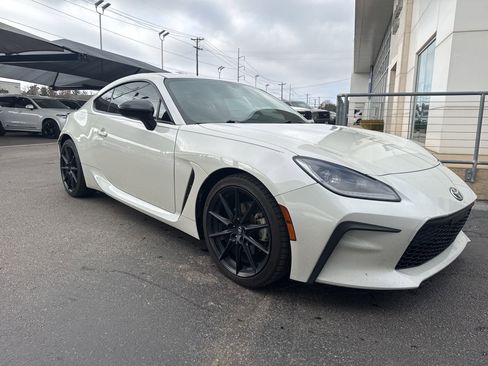 Used 2022 Toyota GR86 Premium image 7