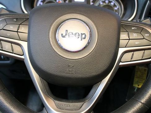 Used 2019 Jeep Cherokee Sport FWD image 20