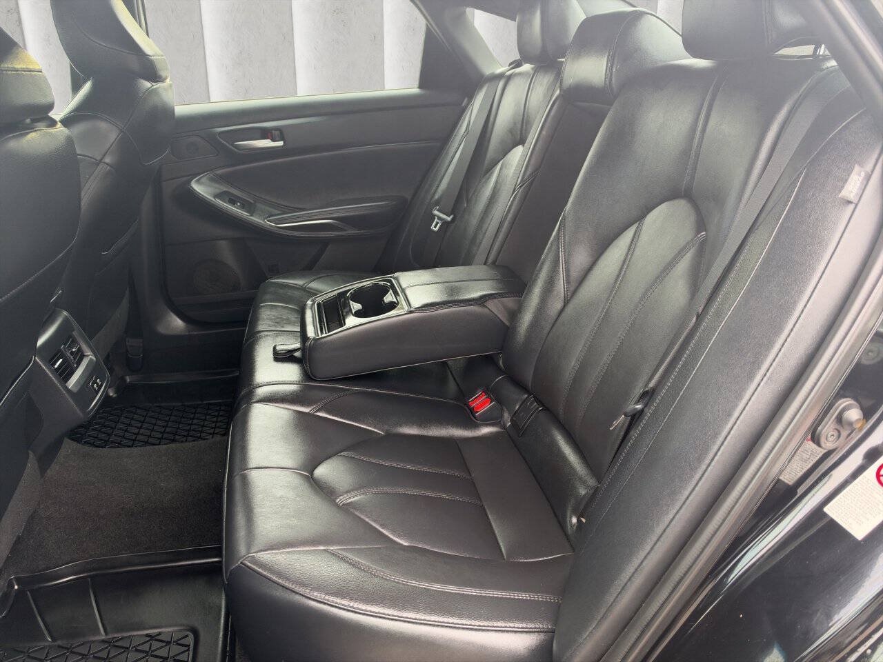 Used 2019 Toyota Avalon XLE w/ Moonroof Package FWD image 16