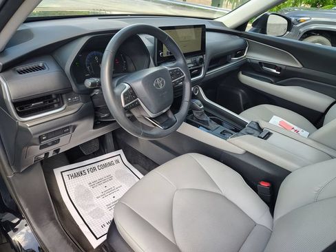 Used 2024 Toyota Grand Highlander AWD image 14