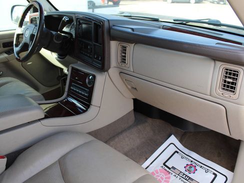 Used 2006 Cadillac Escalade ESV AWD image 24