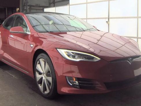 Used 2021 Tesla Model S Long Range Plus image 5