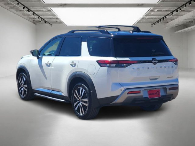 Used 2023 Nissan Pathfinder Platinum w/ Lighting Package (N93) FWD image 3