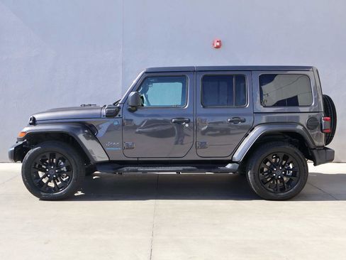 Used 2025 Jeep Wrangler Unlimited Sahara AWD/4WD image 2