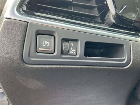 Used 2023 Cadillac XT6 Premium Luxury w/ LPO, Floor Liner Package AWD/4WD image 22
