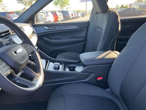 New 2026 Jeep Grand Cherokee L Laredo AWD/4WD image 9
