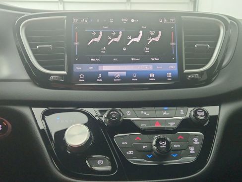 New 2026 Chrysler Voyager LX image 25