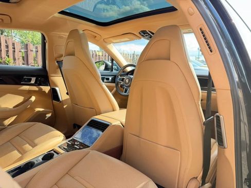 Used 2018 Porsche Panamera 4 AWD/4WD image 28