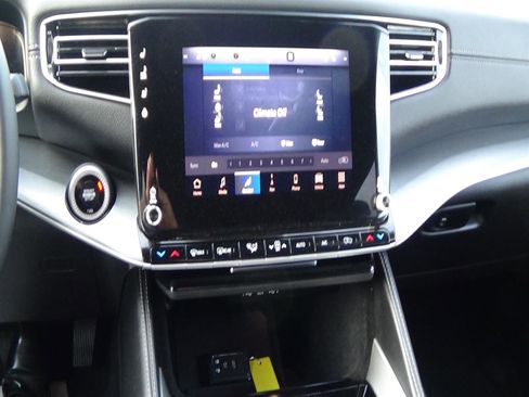 Certified 2025 Jeep Wagoneer L 4WD image 25