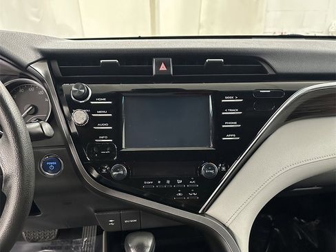 Used 2018 Toyota Camry LE image 16