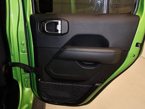 Used 2019 Jeep Wrangler Unlimited Sahara w/ Uconnect 4C Nav & Sound Group image 15