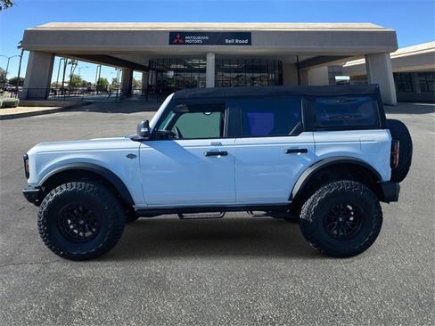 Used 2023 Ford Bronco Wildtrak image 2