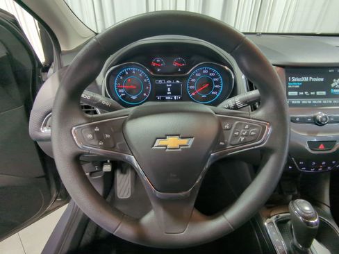 Used 2018 Chevrolet Cruze LT w/ Convenience Package image 28