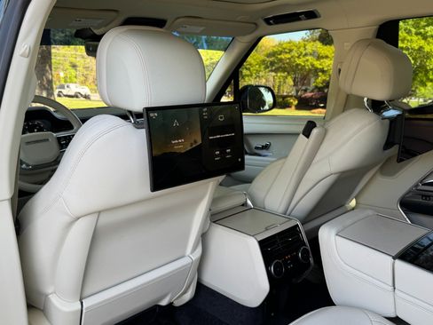 Used 2023 Land Rover Range Rover Long Wheelbase Autobiography image 49