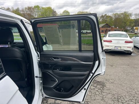 Used 2023 Jeep Grand Cherokee Overland image 20