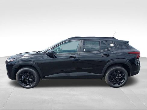 New 2026 Chevrolet Trax LT w/ Driver Confidence Package FWD image 2