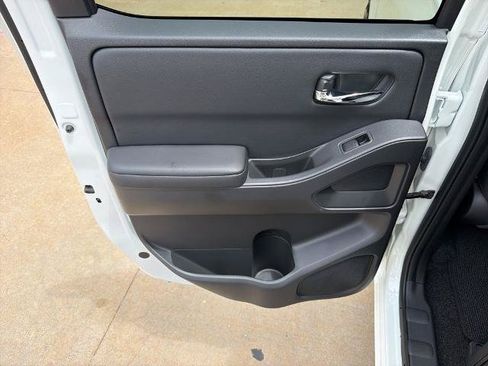 Certified 2025 Nissan Frontier SV w/ SV Convenience Package RWD image 13