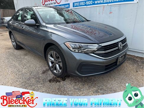 Used 2022 Volkswagen Jetta SE w/ Panoramic Sunroof Package image 1