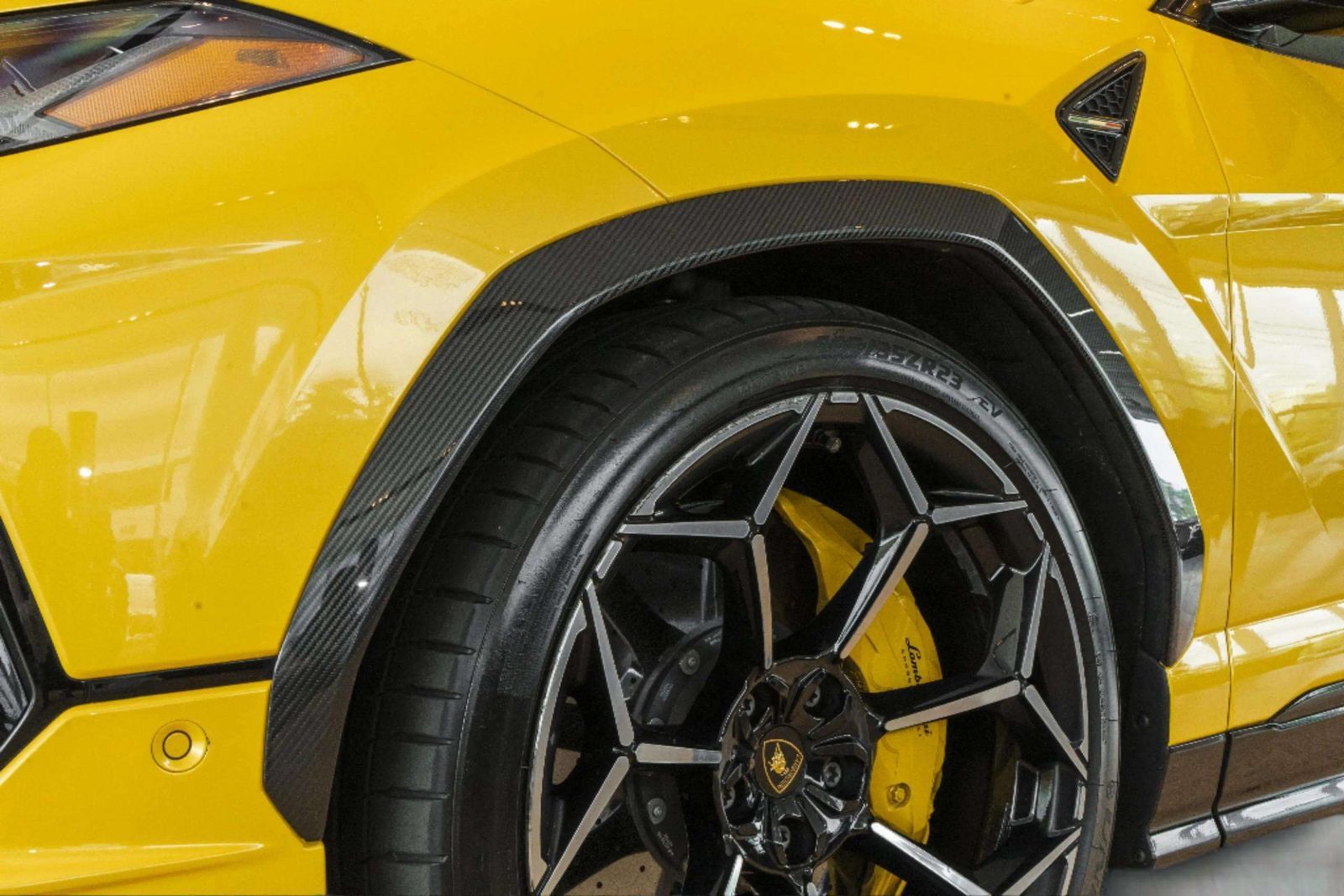 Used 2024 Lamborghini Urus Performante AWD/4WD image 10