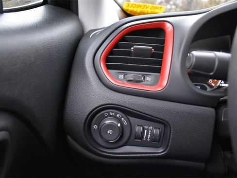 Used 2022 Jeep Renegade Trailhawk w/ Trailer Tow Group image 25