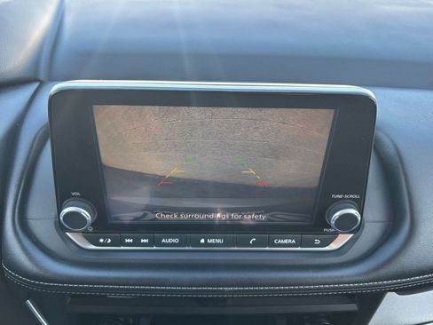 Used 2025 Nissan Rogue SV image 25