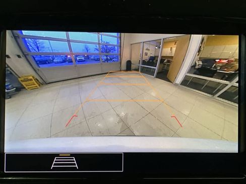 Used 2020 Chevrolet Traverse LT image 20