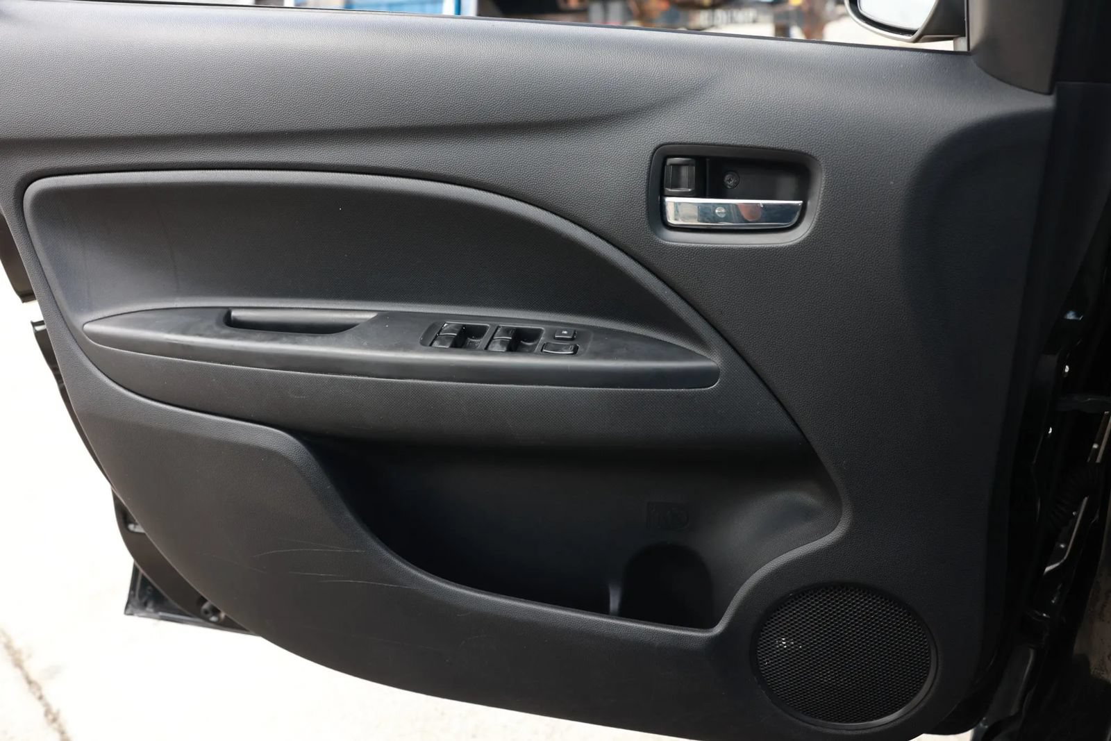 Used 2015 Mitsubishi Mirage ES FWD image 39