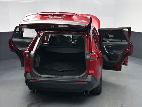 Used 2020 Toyota RAV4 XLE w/ Convenience Package image 26