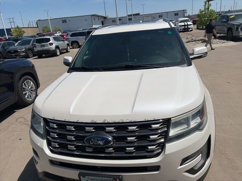 Used 2016 Ford Explorer Limited w/ Equipment Group 301A AWD/4WD image 2