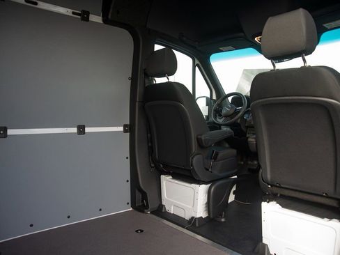 Used 2025 Mercedes-Benz Sprinter 2500 image 42