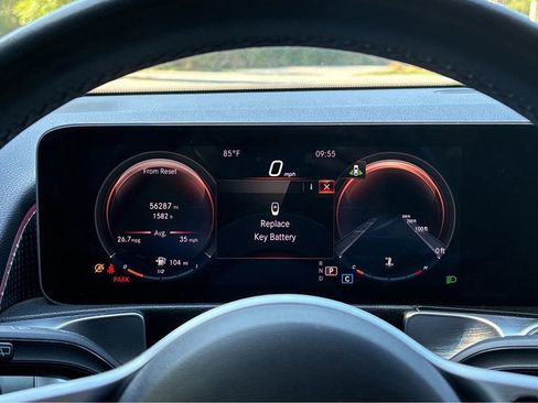 Used 2021 Mercedes-Benz GLB 250 4MATIC image 24