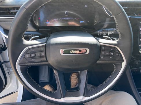 Used 2023 Jeep Grand Cherokee L Laredo image 15