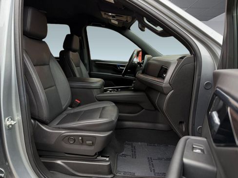 Used 2025 Chevrolet Suburban Z71 AWD/4WD image 22