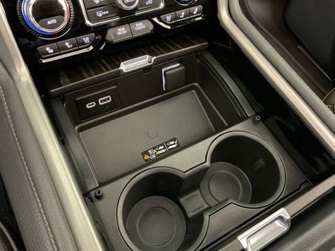 Used 2022 GMC Yukon XL Denali w/ Denali Premium Package image 24