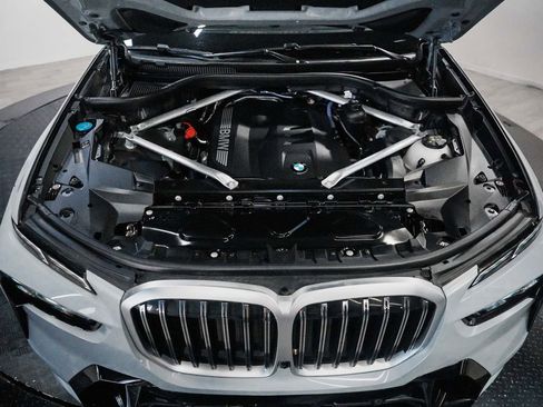 Used 2024 BMW X7 xDrive40i w/ M Sport Package AWD/4WD image 51
