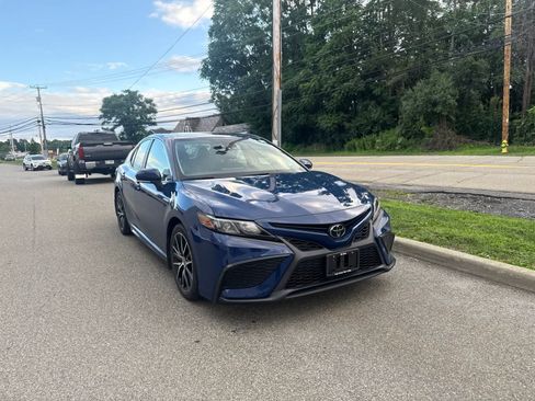 Used 2023 Toyota Camry SE w/ Cold Weather Package AWD/4WD image 3