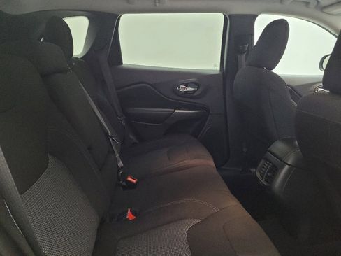 Used 2020 Jeep Cherokee Latitude image 19