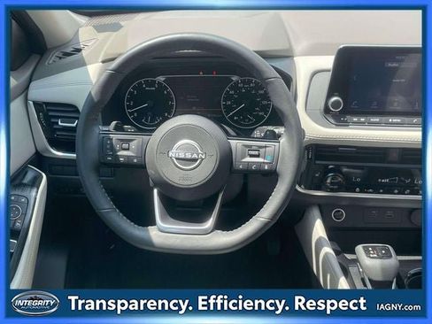 Used 2023 Nissan Rogue SL AWD/4WD image 14