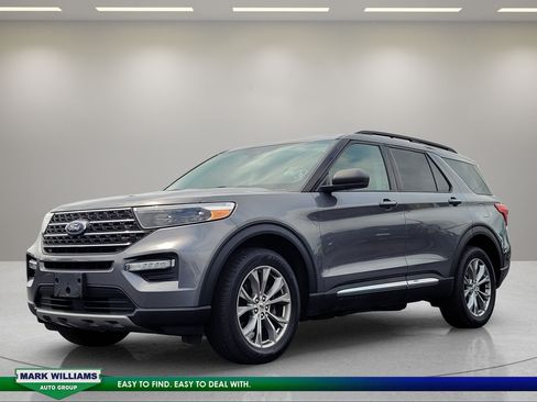Used 2022 Ford Explorer XLT w/ Equipment Group 202A AWD/4WD image 8