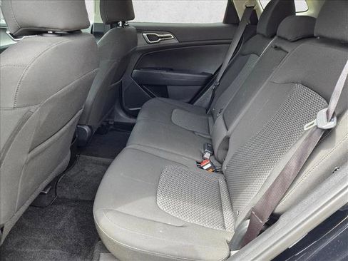 Used 2025 Kia Sportage LX image 17