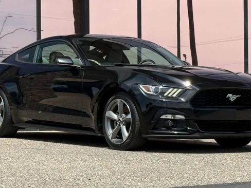 Used 2016 Ford Mustang Coupe RWD image 17