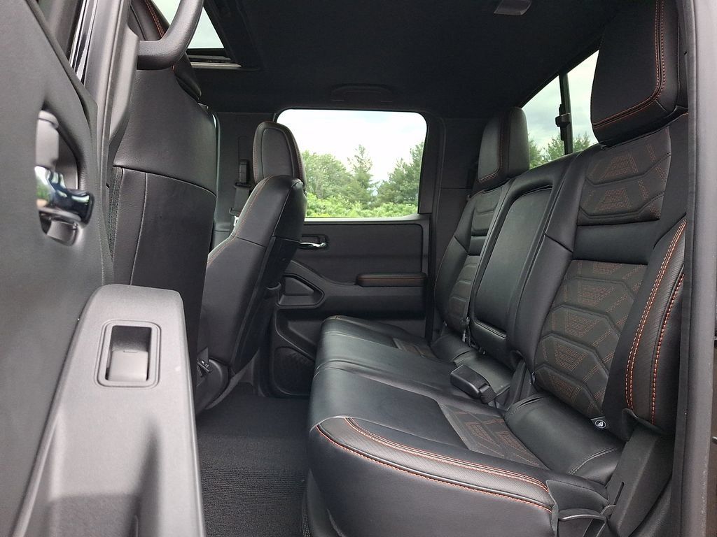 Certified 2025 Nissan Frontier PRO-4X w/ Pro Premium Package AWD/4WD image 11
