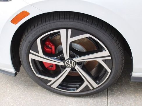 New 2026 Volkswagen GTI SE FWD image 6