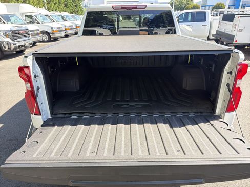 Used 2023 Chevrolet Silverado 1500 High Country w/ High Country Premium Package AWD/4WD image 14