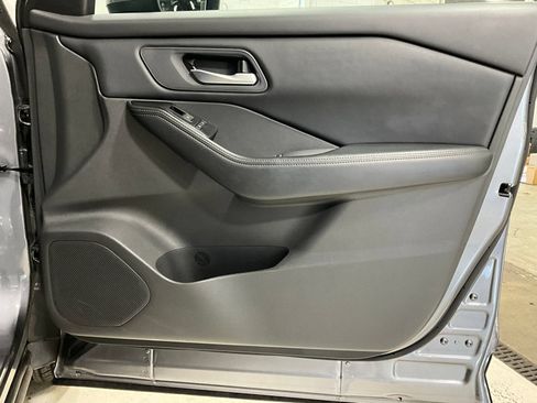 Used 2025 Nissan Rogue SV AWD/4WD image 23