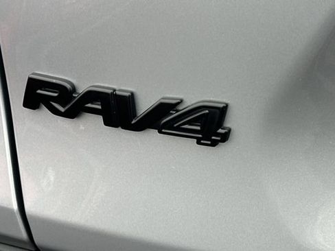 Used 2025 Toyota RAV4 XLE FWD image 32