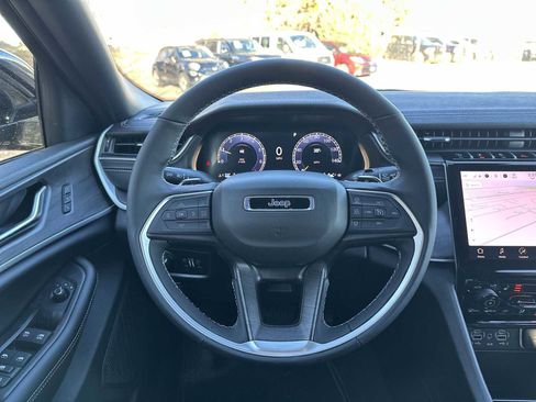 New 2025 Jeep Grand Cherokee Limited w/ Black Appearance Package image 11